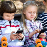 Back-to-school-with-phone-or-not-banner